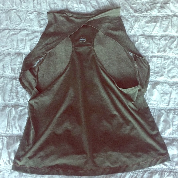 Run for Uganda tank - Picture 1 of 3